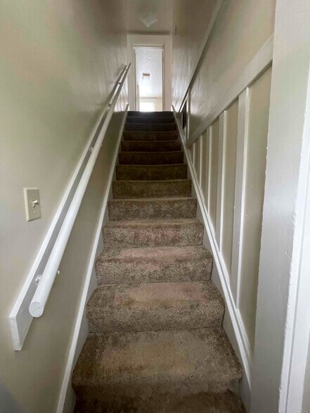 Building Photo - 190 W Miller Ave