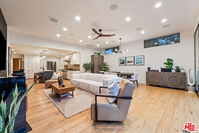 Building Photo - 4257 Shadyglade Ave