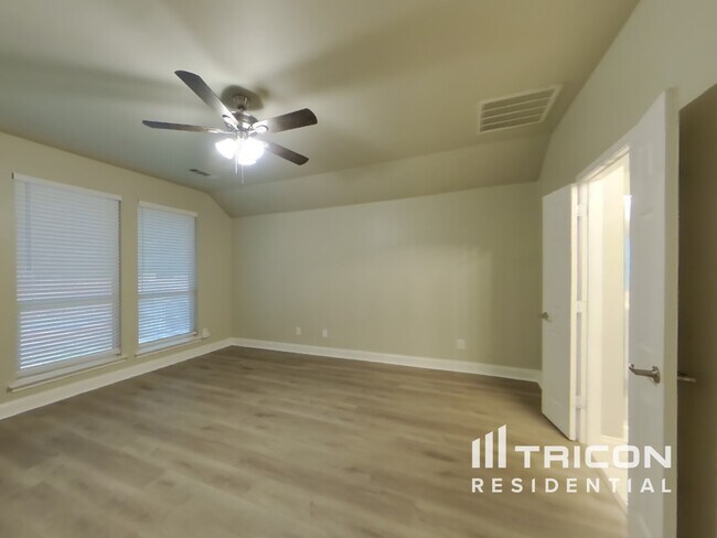 Building Photo - 1505 Parkside Dr