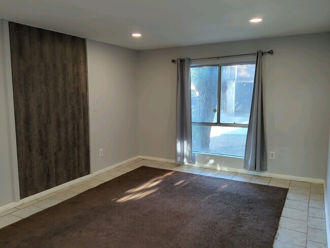 Building Photo - 2100 Pinon Springs Cir