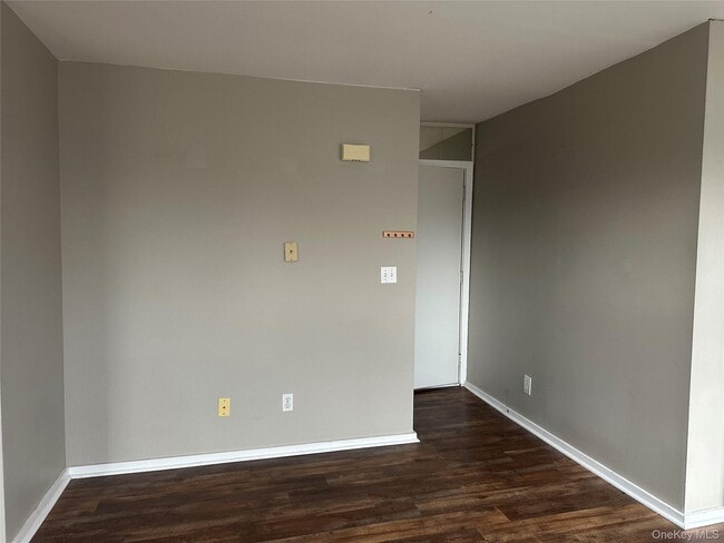 Building Photo - 26 Main St