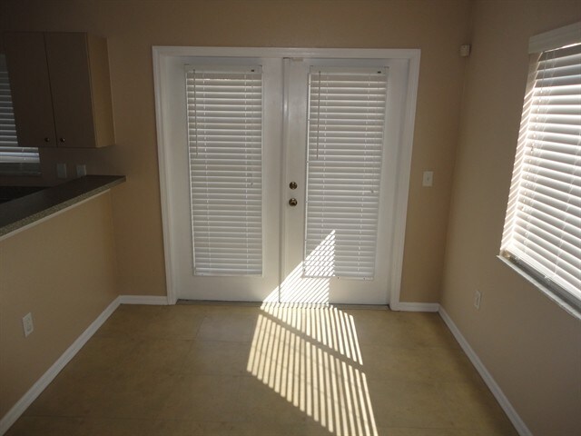 Building Photo - 10332 Summerview Cir