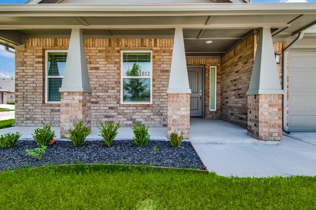 Building Photo - 2802 Clover Dr