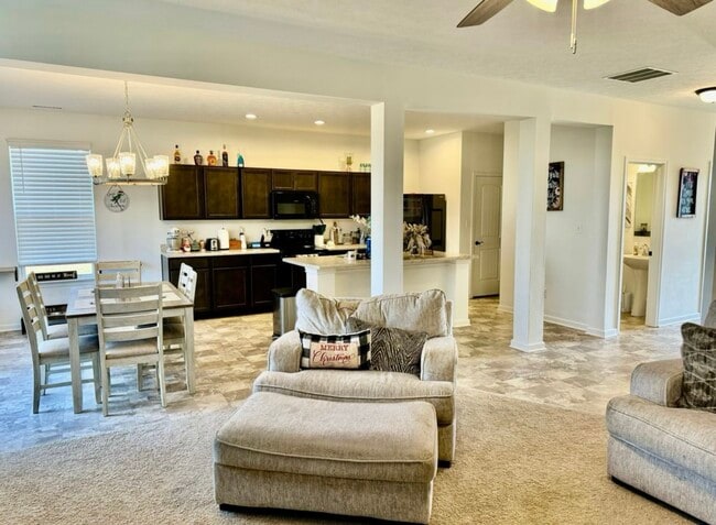 Building Photo - 13238 Landing Cir