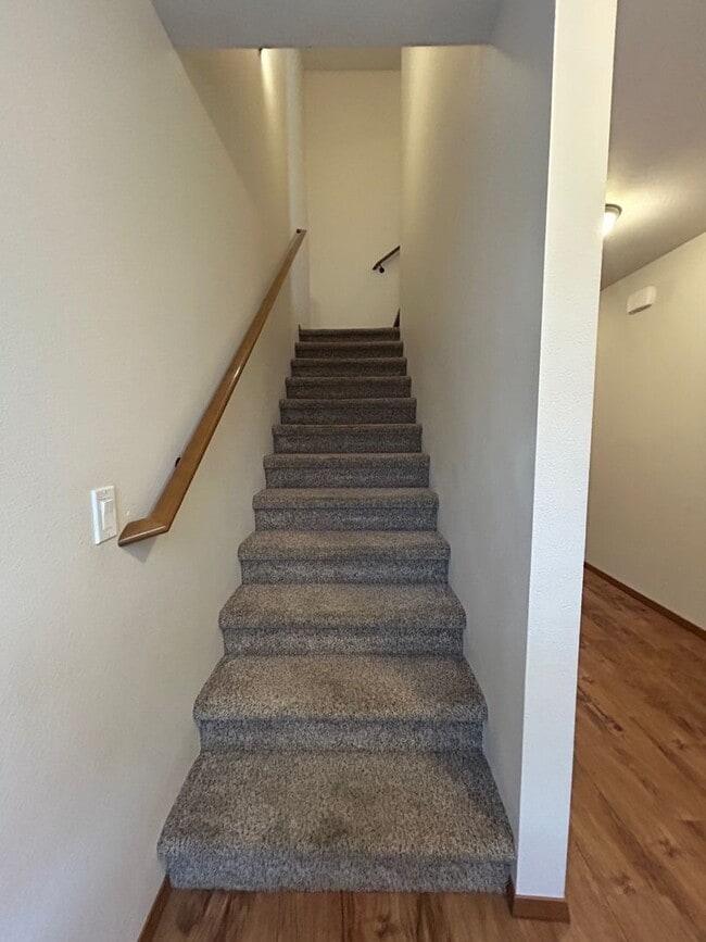 Building Photo - Spacious 3 Bedroom 2.5 Bath Duplex in Post Falls