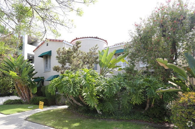 Building Photo - 140 S Elm Dr