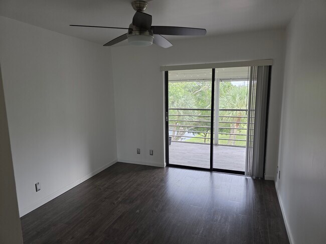 Building Photo - 2312 S Cypress Bend Dr