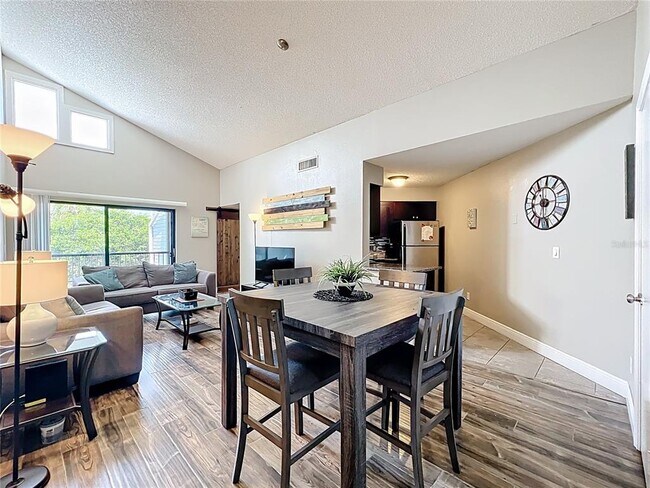 Building Photo - 3944 Atrium Dr