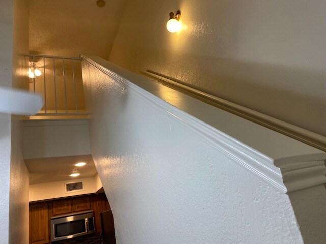 Building Photo - 2300 Bamboo Dr