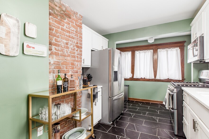 Kitchen - 234 E 7th Ave