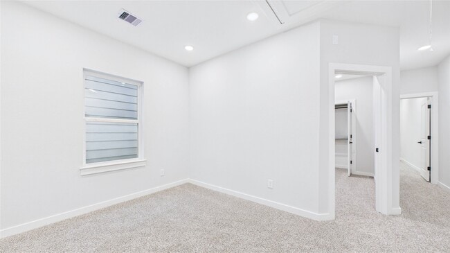 Building Photo - 5028 Creekmont Dr