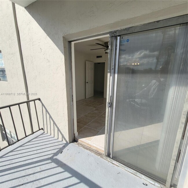 Building Photo - 5100 SW 41st St