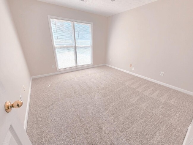 Building Photo - 5016 Stone Park Dr