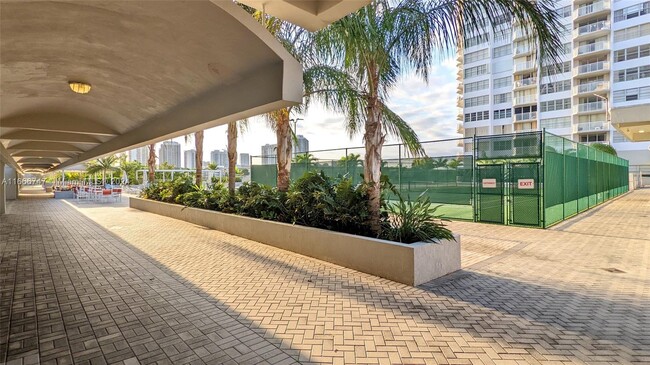 Building Photo - 18011 Biscayne Blvd