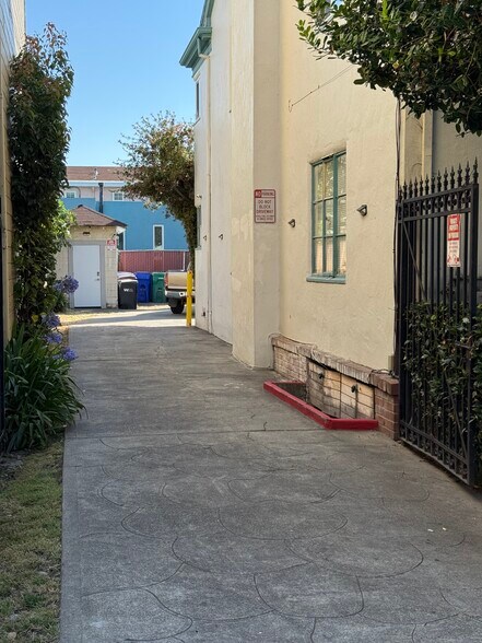 Building Photo - 6333 MacArthur Blvd
