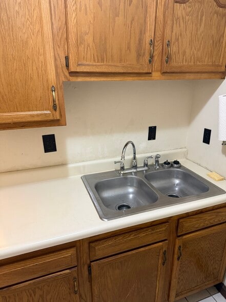 Kitchen counter and sink - 1810 7th Ave