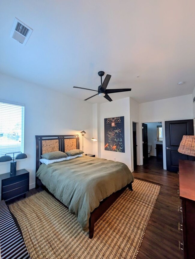 Building Photo - Long Realty & Property Management - 2 Bedroom 2 Bathroom condo in Aurora