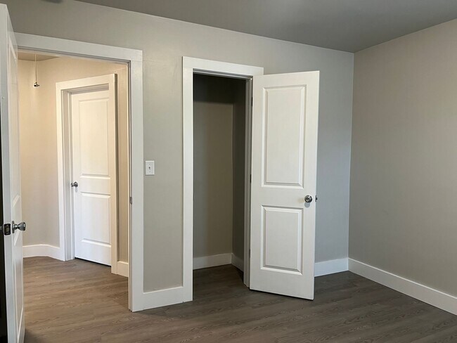 Building Photo - Newly Renovated 3/1 in Greenville!