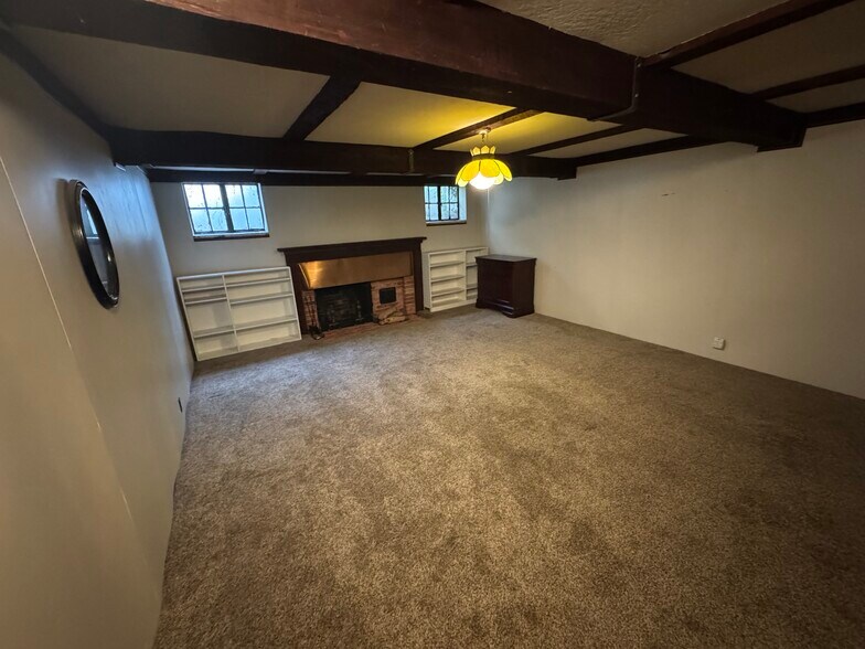 Building Photo - 2545 Van Dorn St