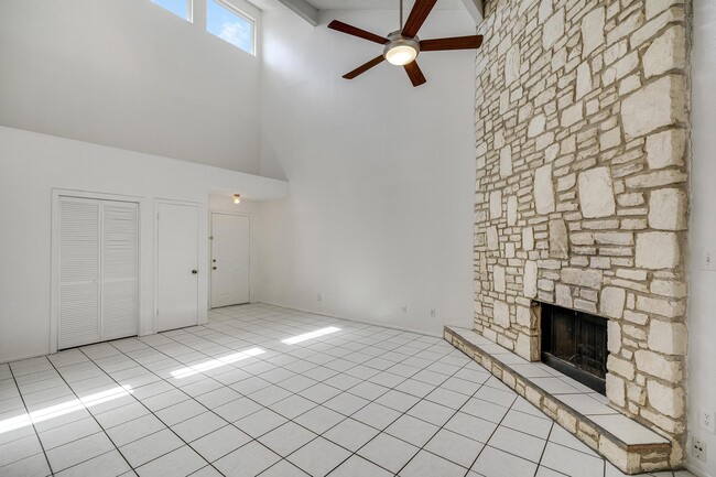 Building Photo - 8421 Echo Creek Ln