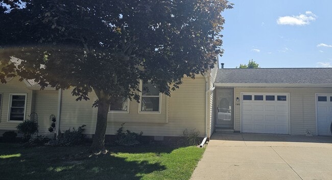Primary Photo - RANCH STYLE 2 BEDROOM CONDO FOR LEASE