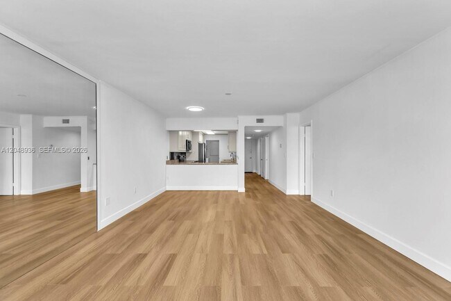 Building Photo - 200 Golden Isles Dr
