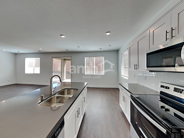 Building Photo - 8927 Tiger Tooth Ave