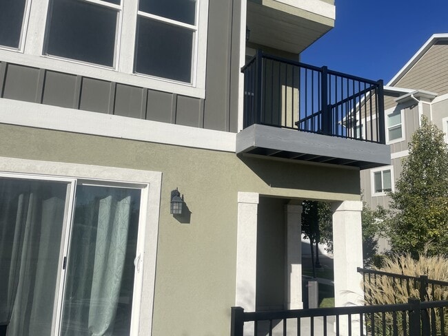 Building Photo - 3855 Gartmore Ln