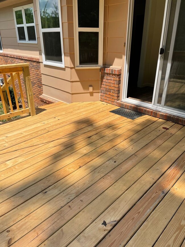 Building Photo - Bayless Street Downtown One Bedroom