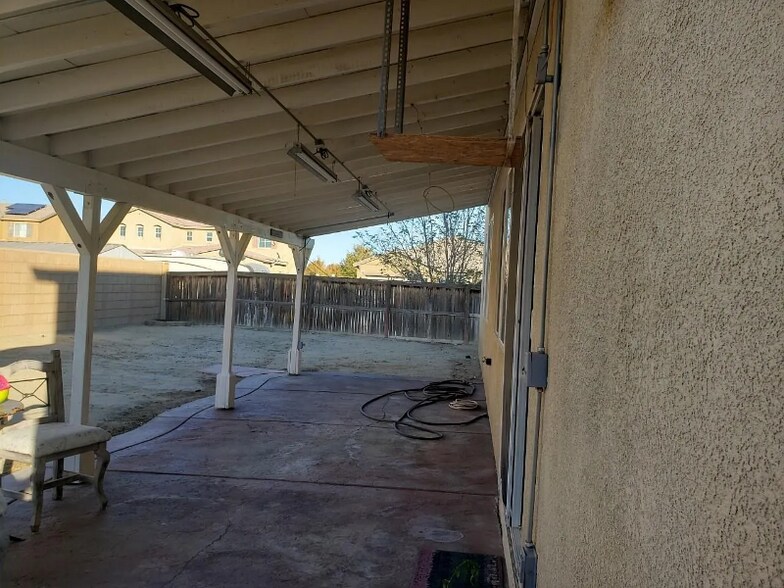 Building Photo - 2329 Driftwood Dr