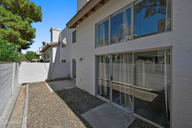 Building Photo - 5606 E Kelton Ln