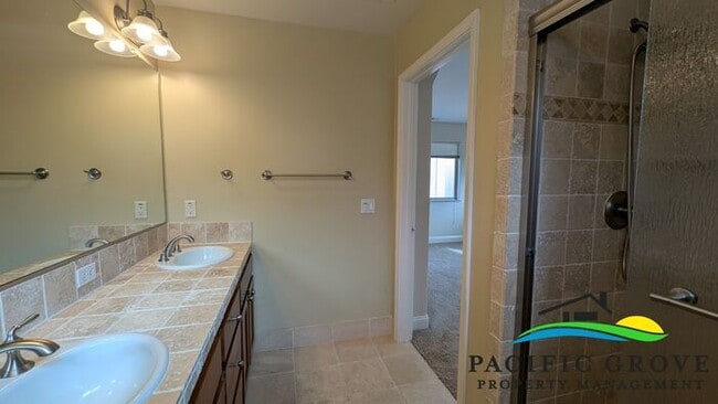 Building Photo - Refined 3-Bedroom Residence Offering Comfort and Function ALL UTILITIES INCLUDED