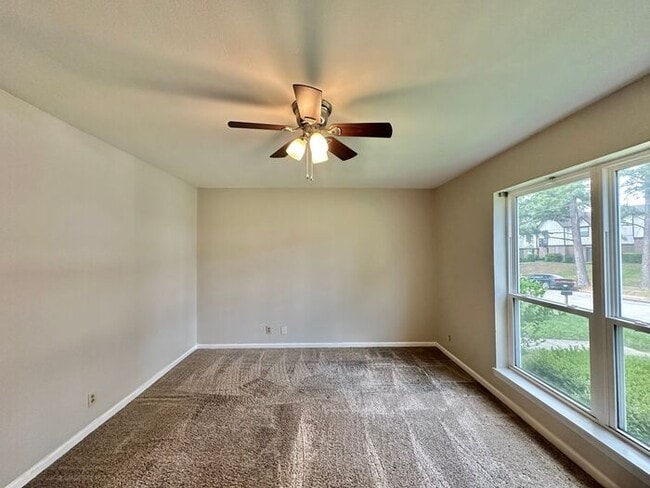 Building Photo - Available Now! Beautiful 3 Bedroom 2 Bath ...