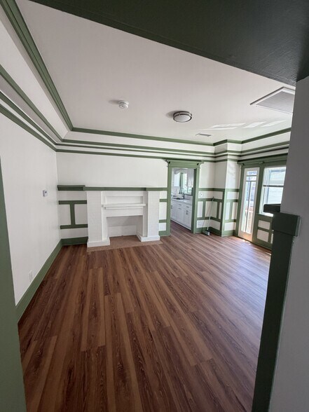 Building Photo - 324 W 55th St