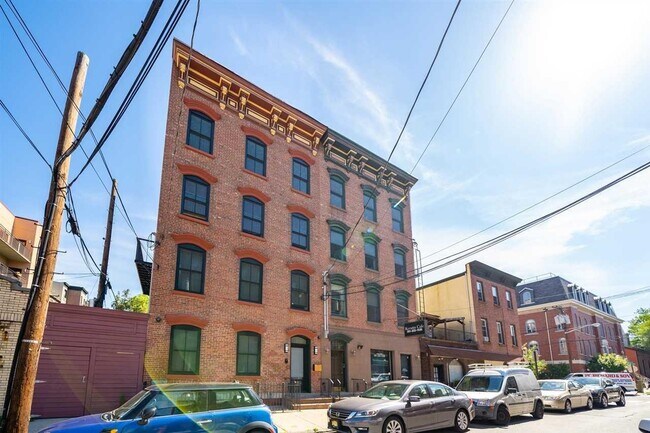 Building Photo - 254 6th St