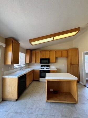 Building Photo - Nice Home in convenient location near ever...