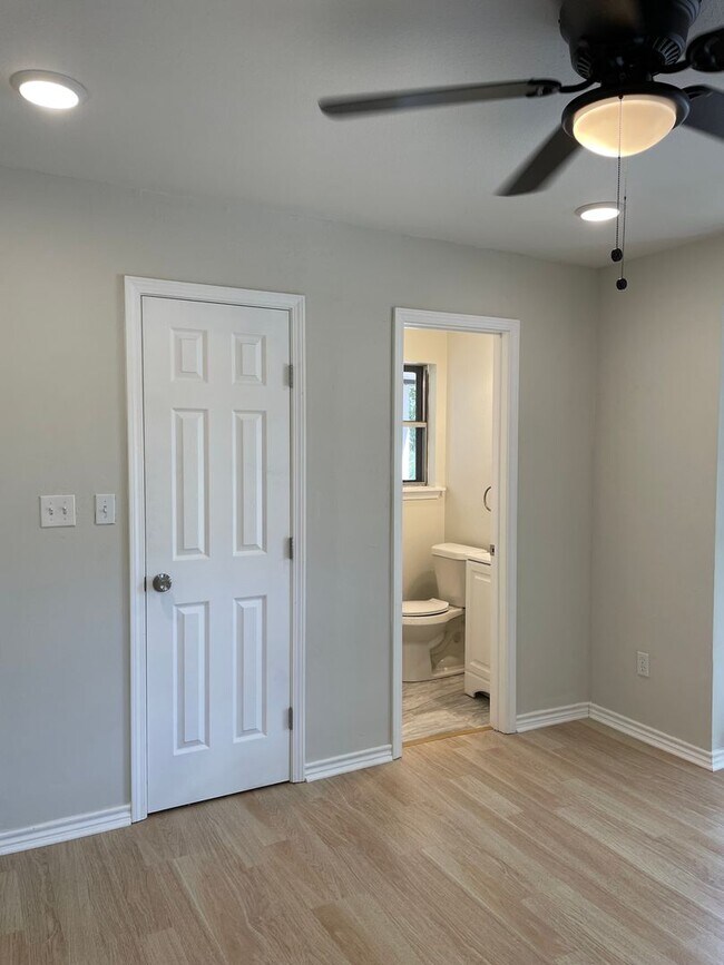 Building Photo - Application Received | Updated Single-Story 3 Bed, 2 Bath | Big Yard | Pet Restrictions