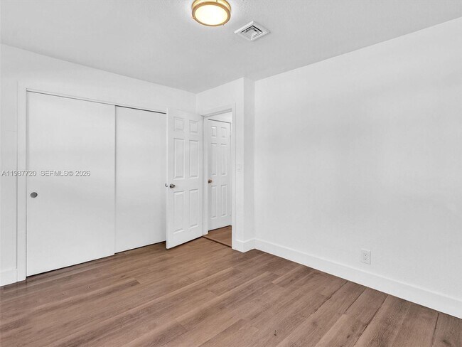 Building Photo - 3193 Taft St