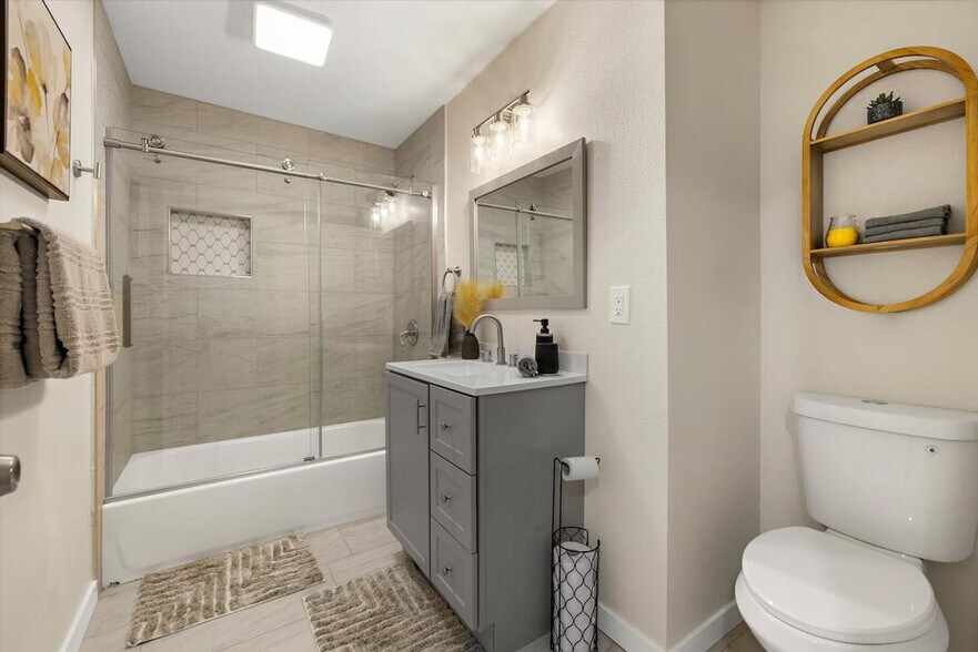 Building Photo - 2410 W Bruneau Pl