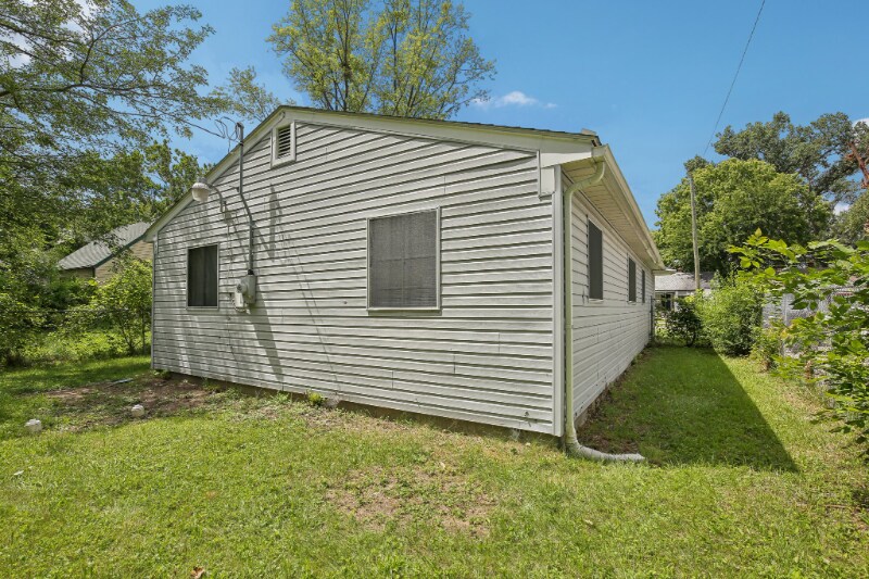 Building Photo - 10000 Stahelin Ave