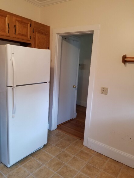 Building Photo - 255 Kelton St