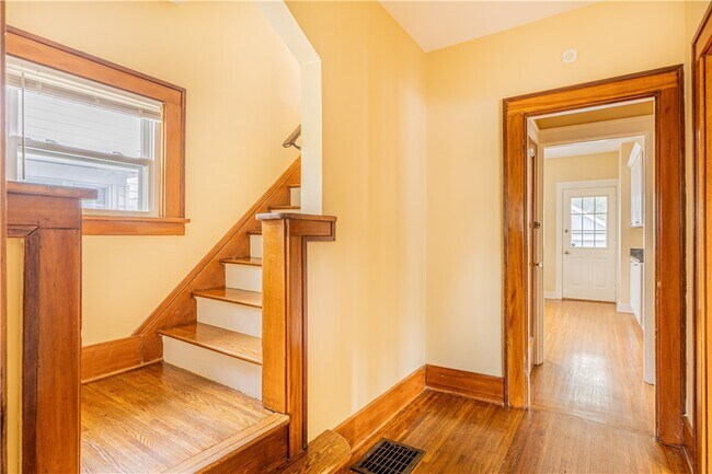 Building Photo - 54 Seminole Way