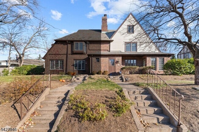 Building Photo - 57 Pomander Walk