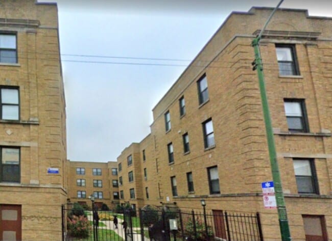 Primary Photo - 2753 N Sawyer Ave