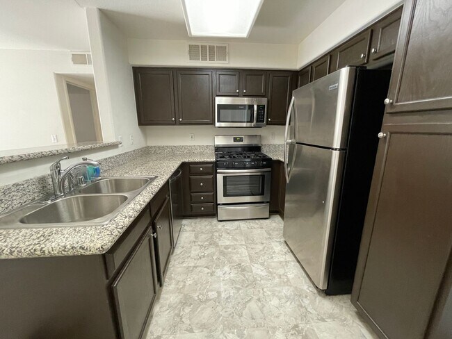 Building Photo - Awesome one bedroom one bath condo