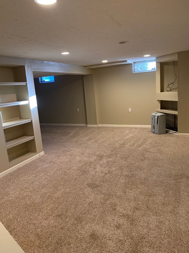 Building Photo - 9012 Ellersly Dr