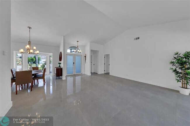 Building Photo - 9585 Carousel Cir S