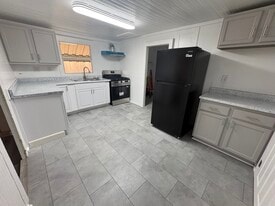 Building Photo - 563 W Sepulveda St