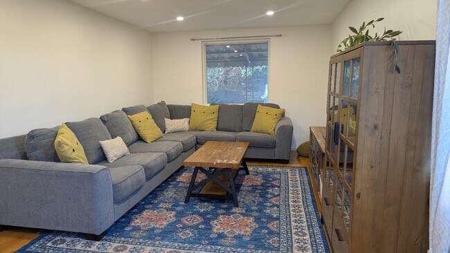 Building Photo - 3943 Boulevard Dr