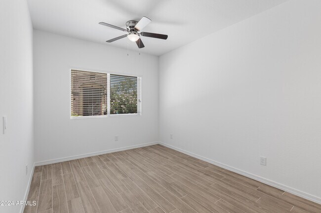 Building Photo - 2842 E Tracy Ln